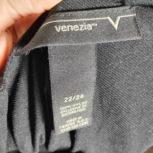 Ladies Venezia Black Tank Size 22/24 - Picture 7 of 7